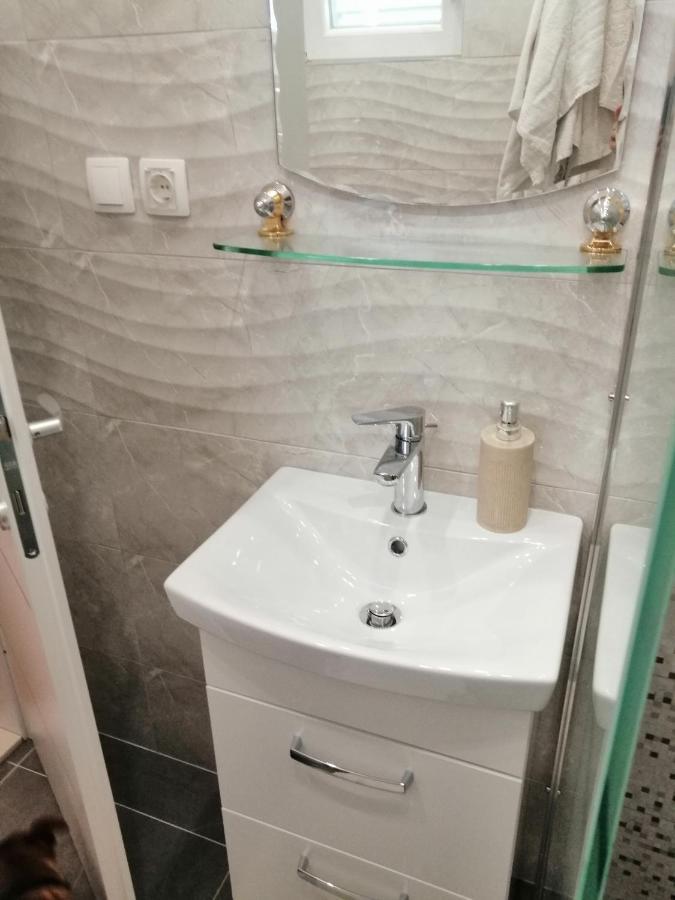 Apartman Ivo Apartment Baska Voda Bagian luar foto