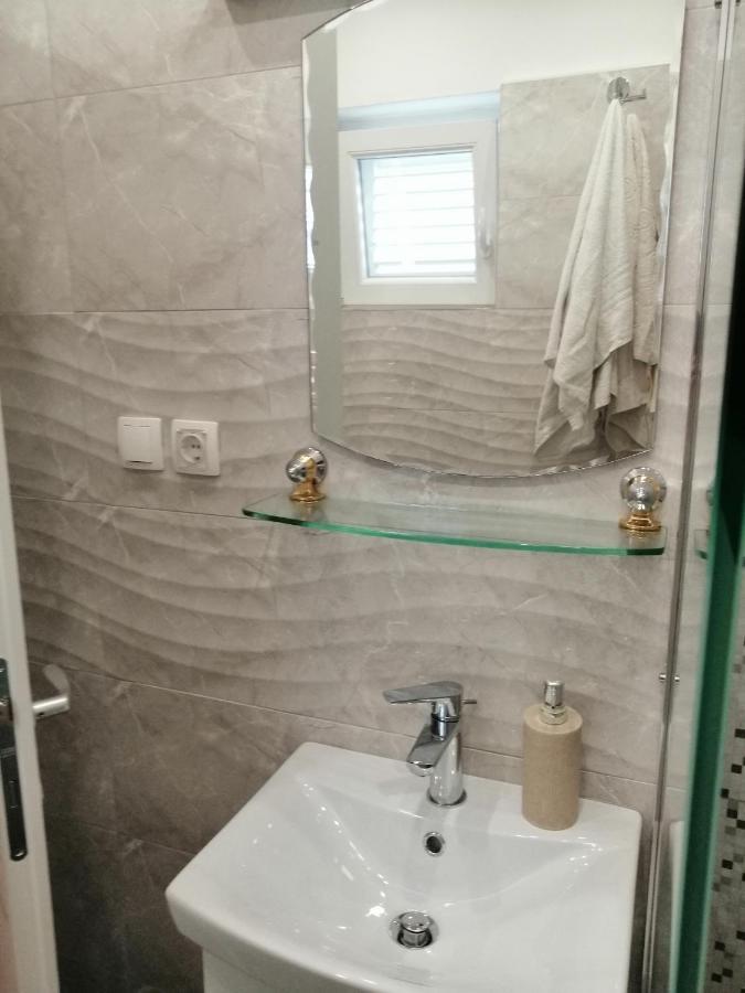 Apartman Ivo Apartment Baska Voda Bagian luar foto